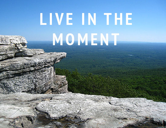 At the moment. Living in the moment. Live in the moment. Live the moment картинки. Live in the moment перевод.